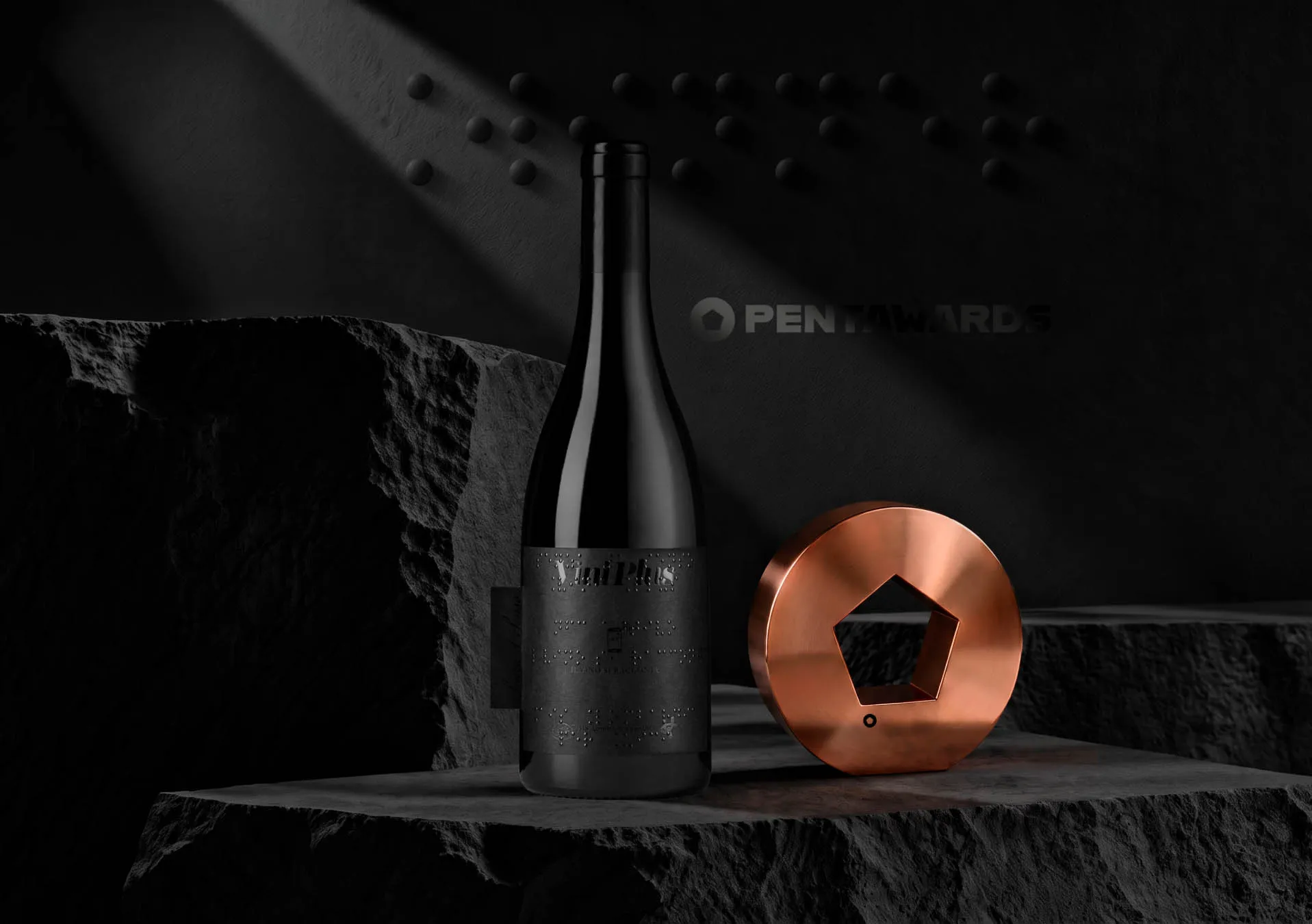 Senza 1 Senso — Packaging vino accessibile con etichetta braille e tecnologia NFC