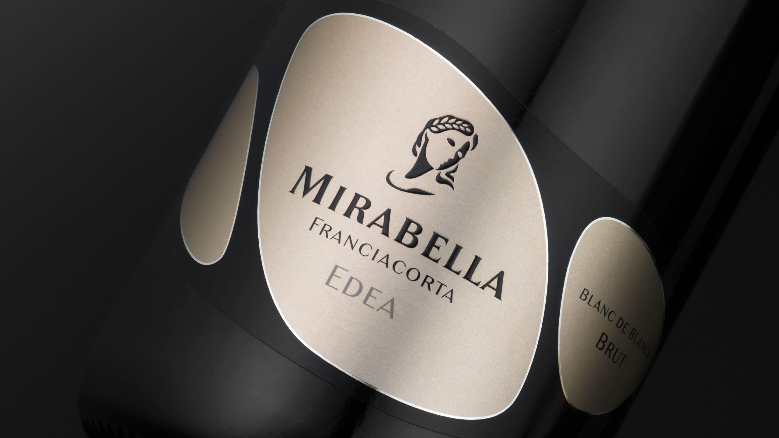 packaging vinicolo etichetta e cartone per mirabella